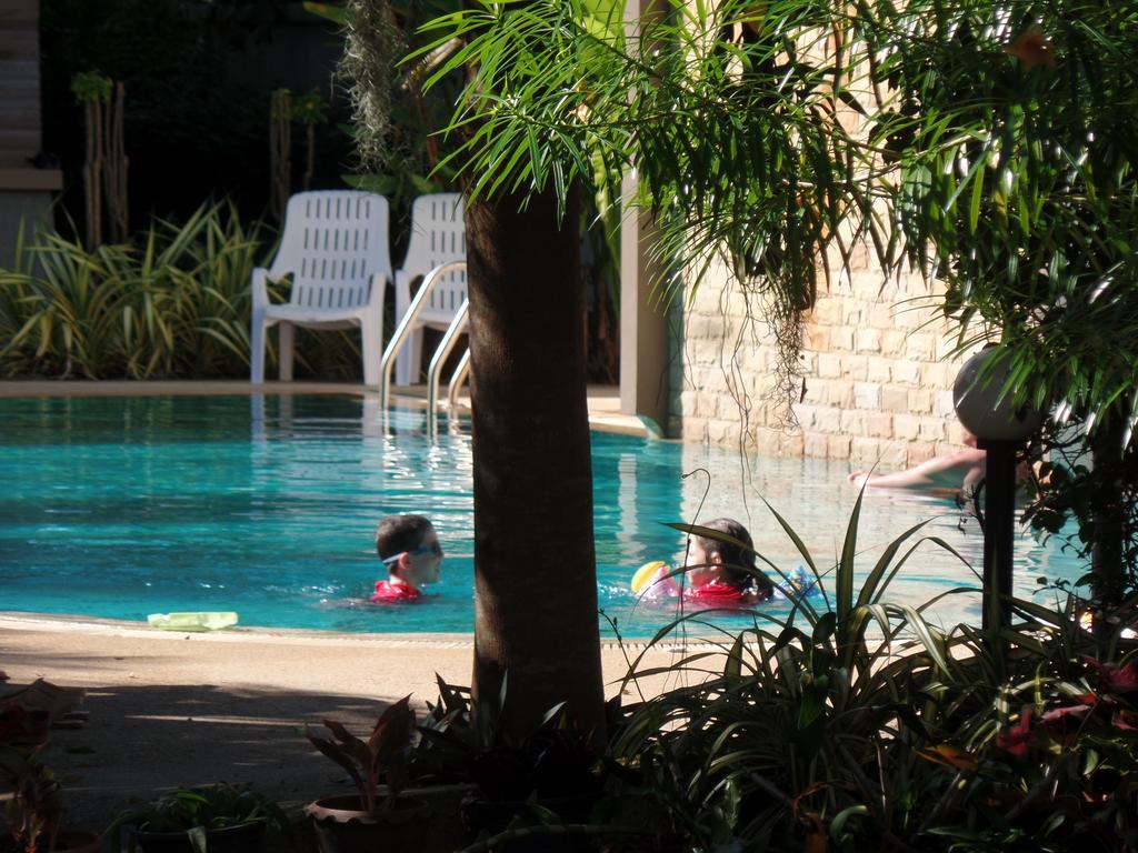 Babylon Pool Villas Nai Harn Eksteriør billede